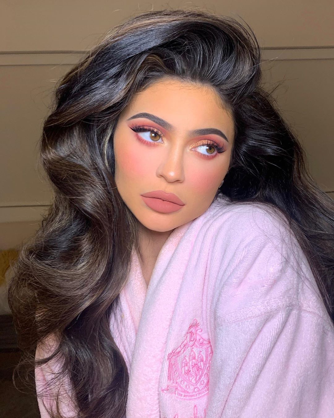 Kylie Jenner Par Brunet Peruca Ondulat